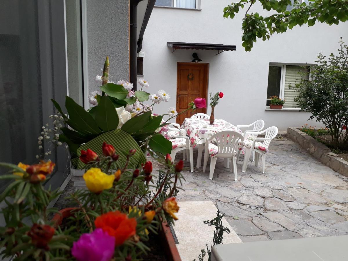 Guest House Sahat Hill Plovdiv Exterior foto